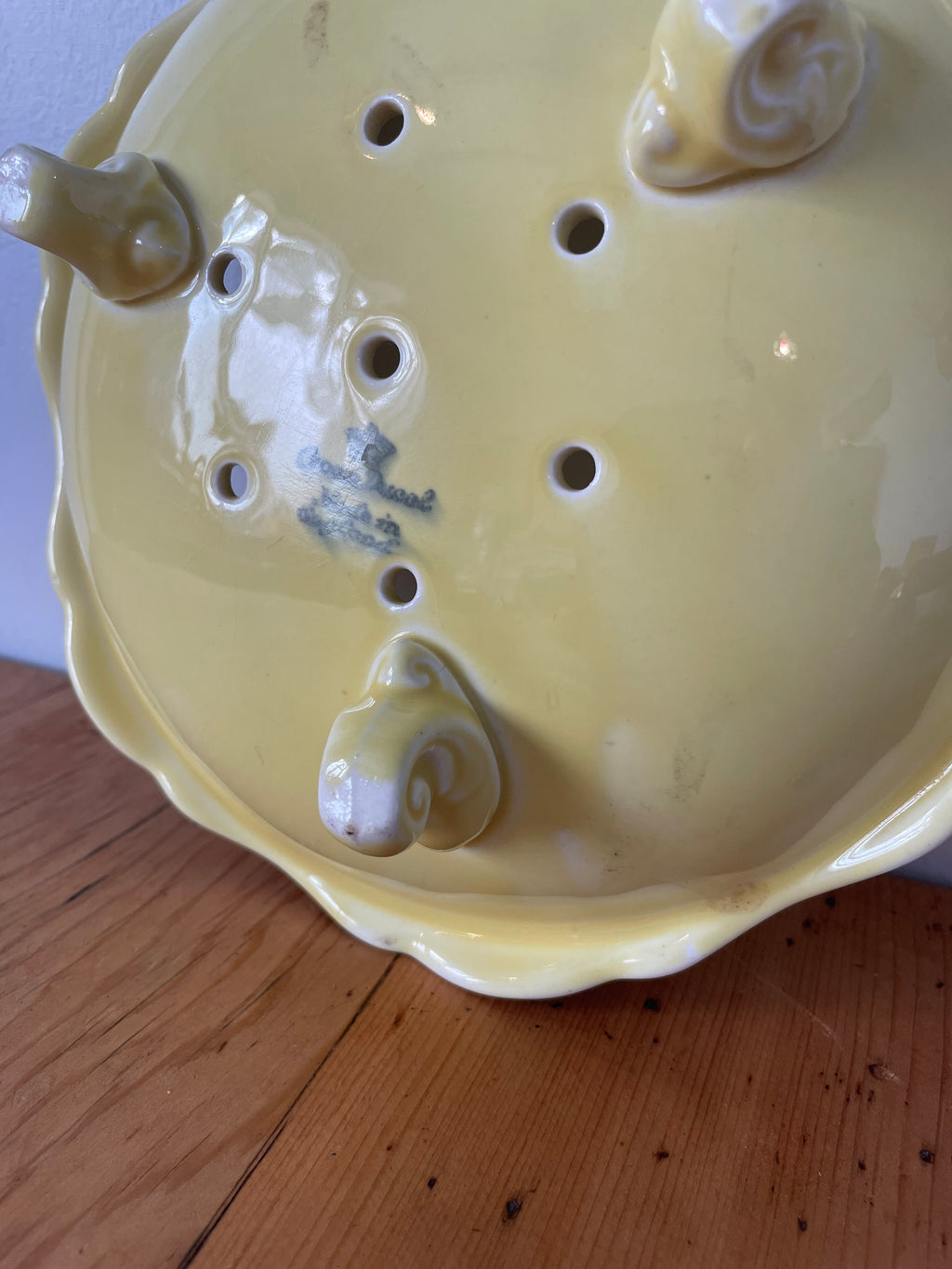 Yellow Crown Ducal Footed Draining Tray