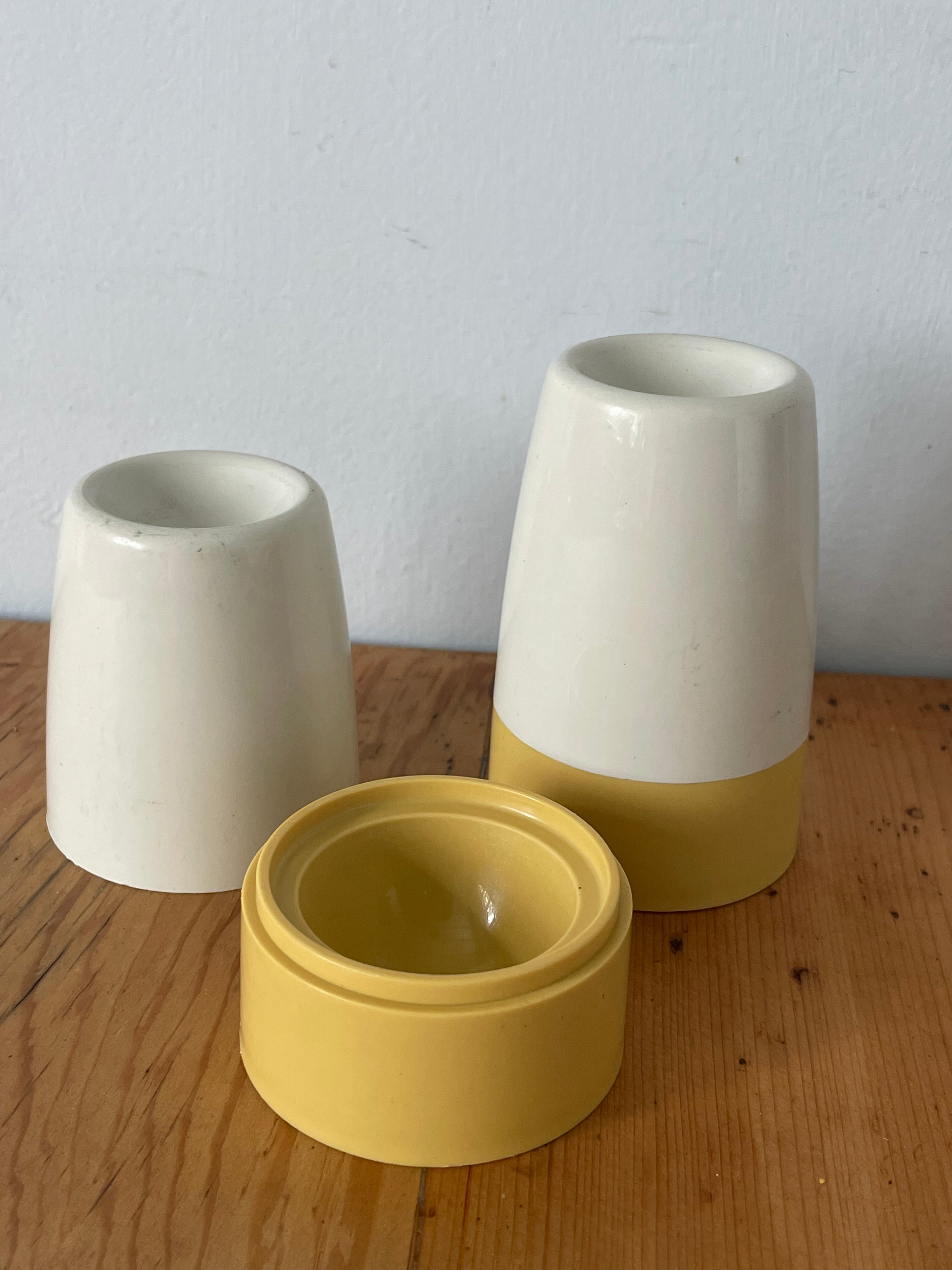 Vintage Tupperware 'Harvest Gold' Egg Cup Set.