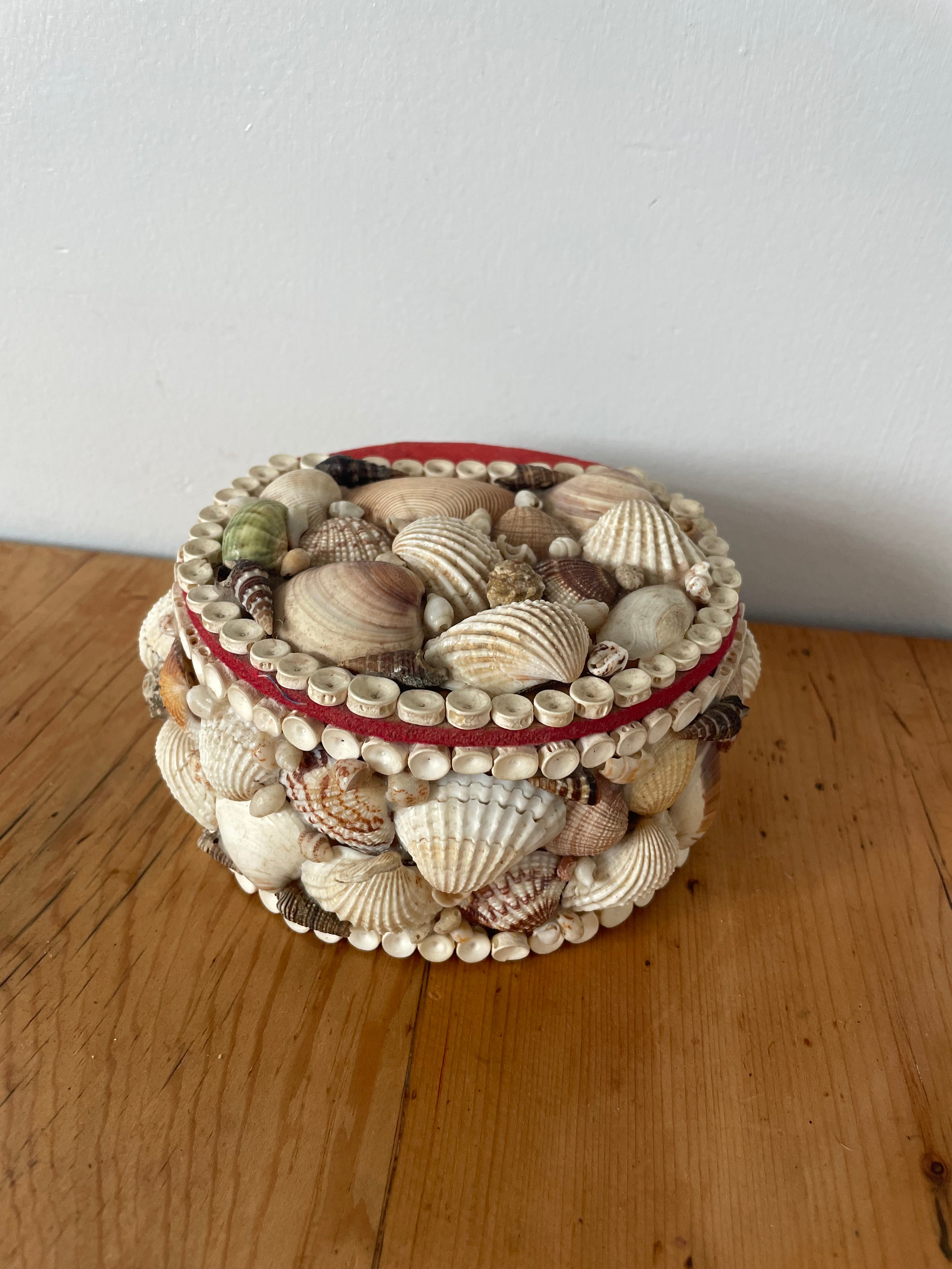 Vintage Round Shell Box
