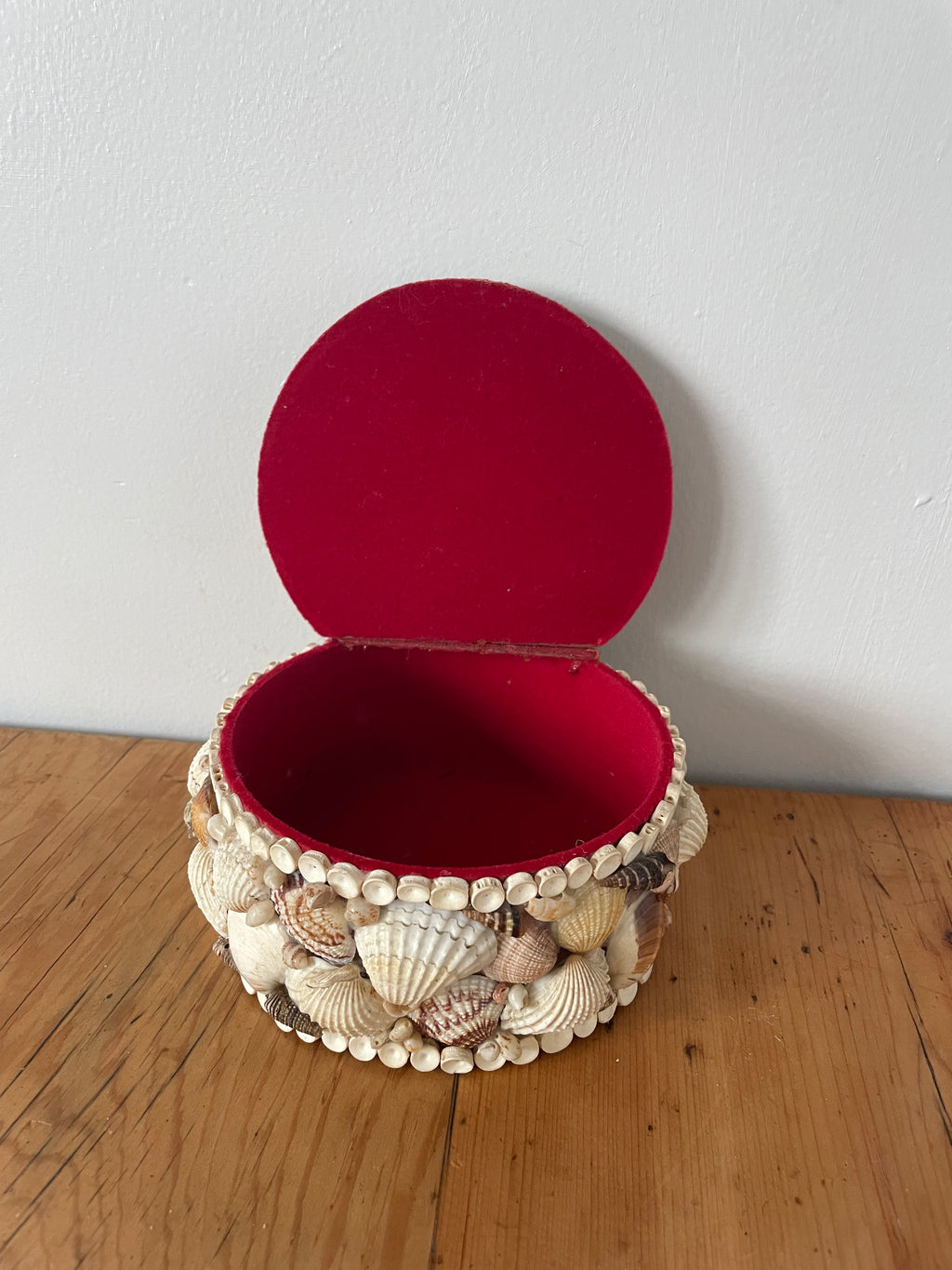 Vintage Round Shell Box