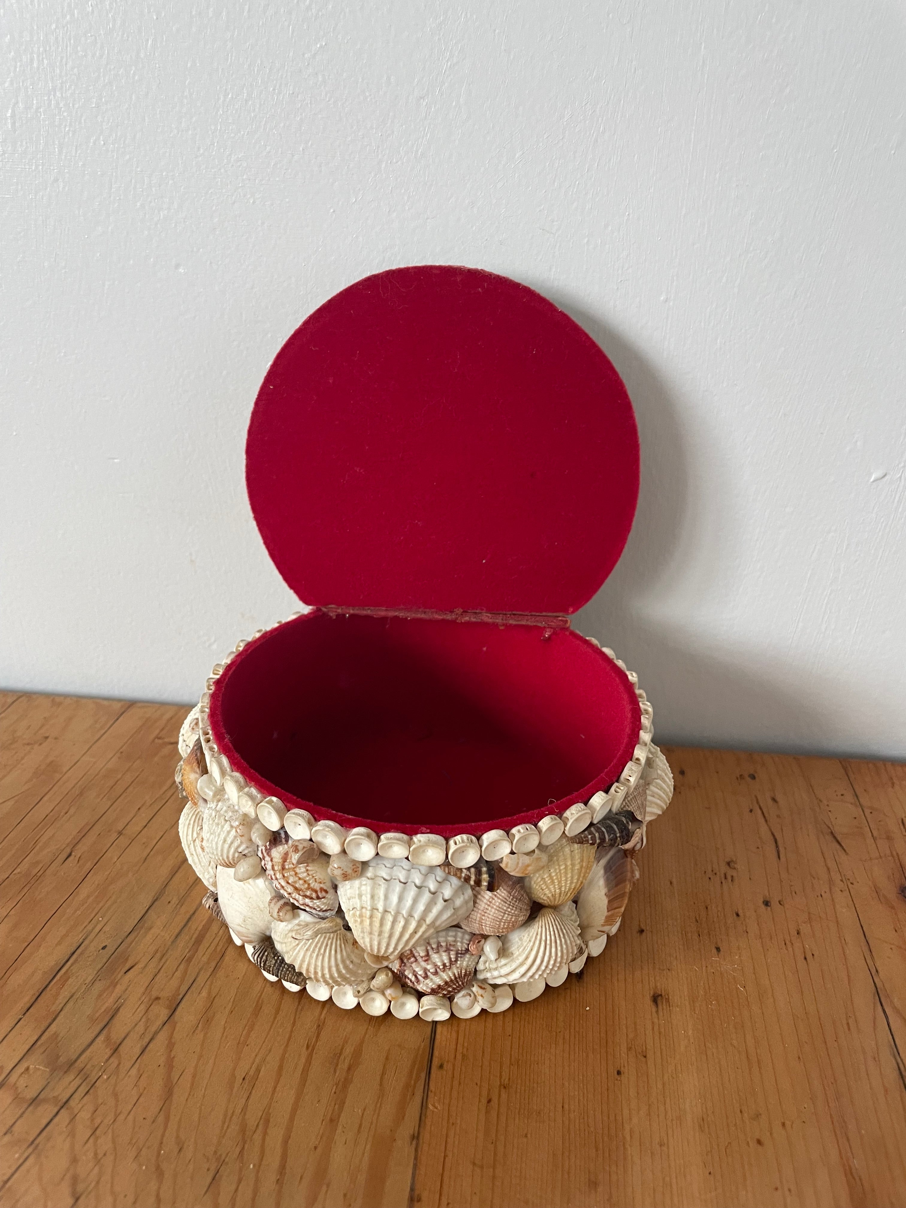 Vintage Round Shell Box