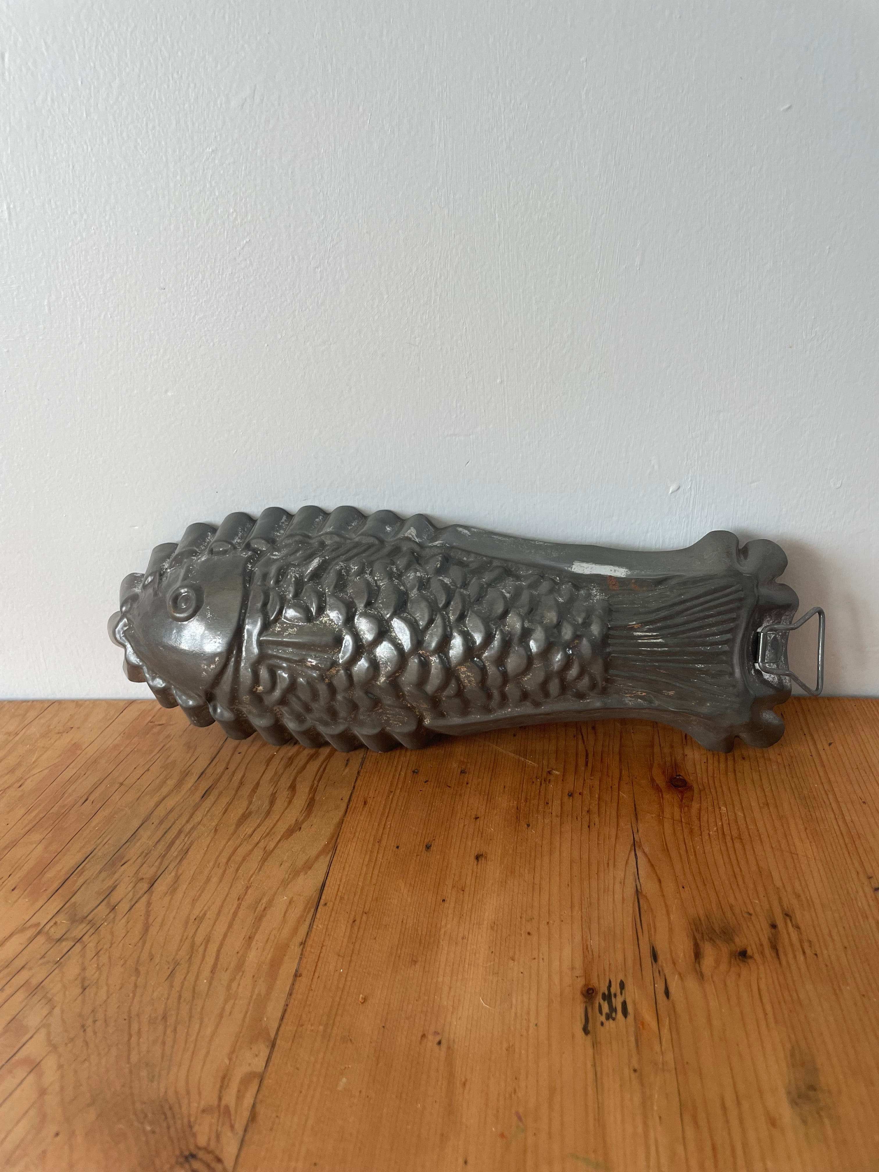 Vintage Metal Fish Mold