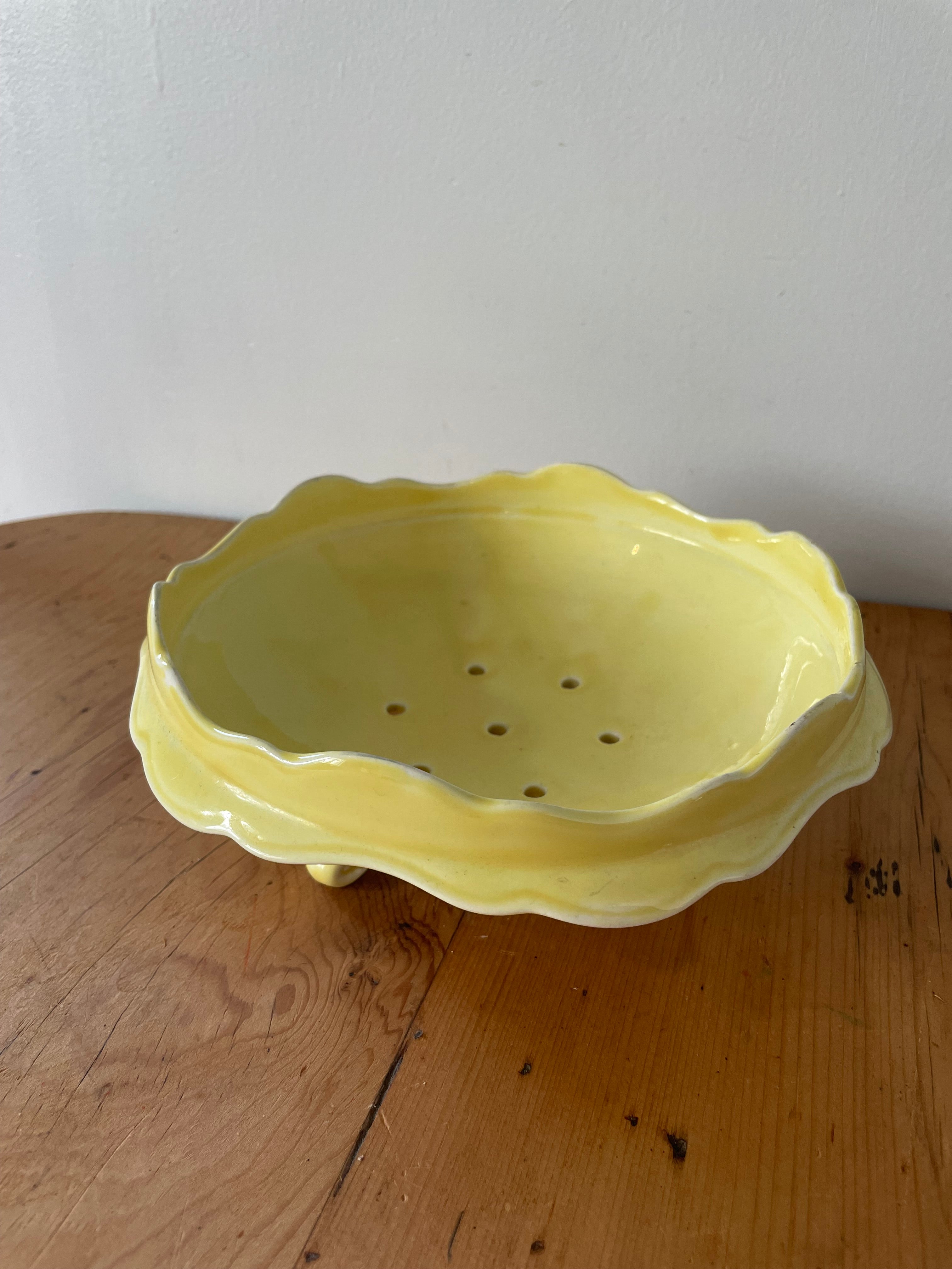 Yellow Crown Ducal Footed Draining Tray